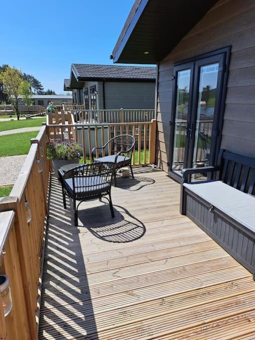 Diddly Squat Lodge With Hot Tub, Pendle View Holiday Park Clitheroe Extérieur photo