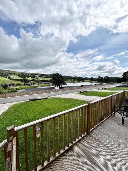 Diddly Squat Lodge With Hot Tub, Pendle View Holiday Park Clitheroe Extérieur photo