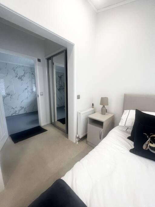 Diddly Squat Lodge With Hot Tub, Pendle View Holiday Park Clitheroe Extérieur photo