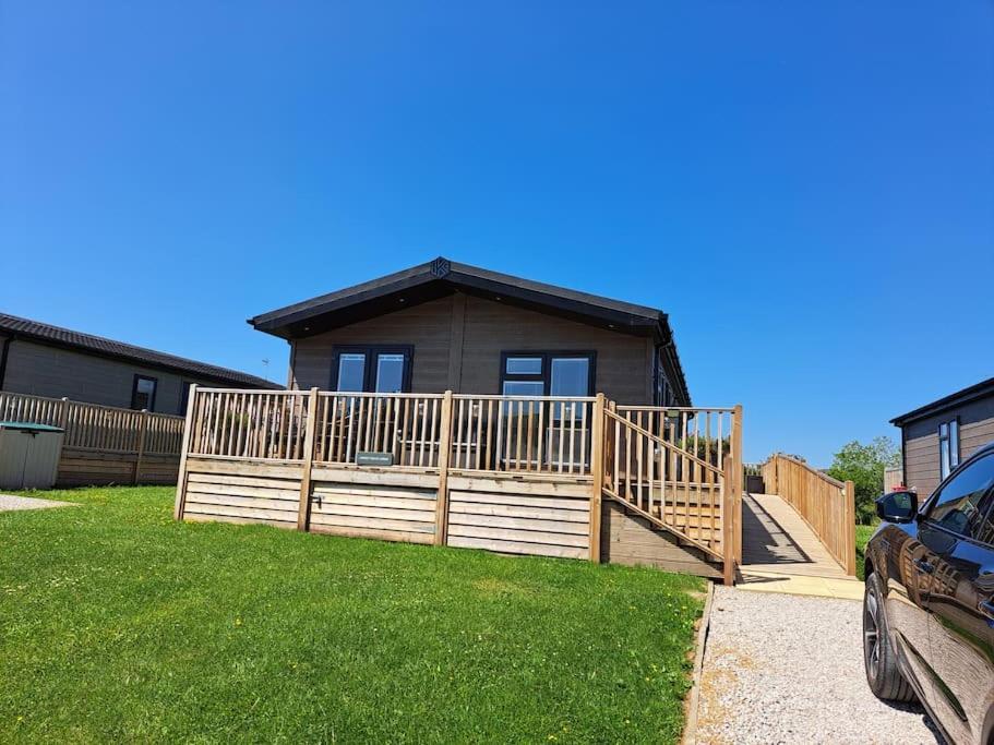Diddly Squat Lodge With Hot Tub, Pendle View Holiday Park Clitheroe Extérieur photo