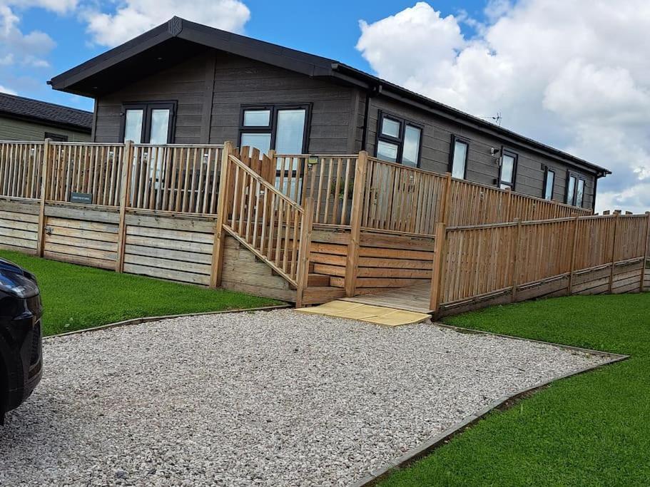 Diddly Squat Lodge With Hot Tub, Pendle View Holiday Park Clitheroe Extérieur photo