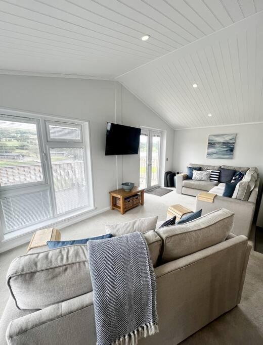 Diddly Squat Lodge With Hot Tub, Pendle View Holiday Park Clitheroe Extérieur photo