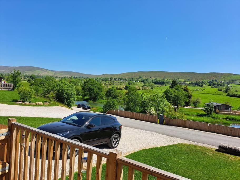 Diddly Squat Lodge With Hot Tub, Pendle View Holiday Park Clitheroe Extérieur photo