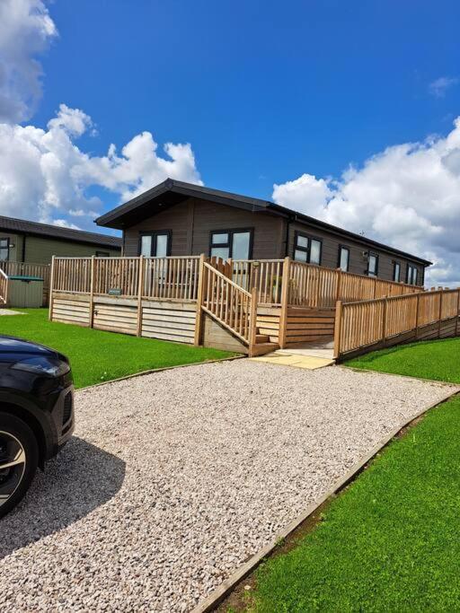 Diddly Squat Lodge With Hot Tub, Pendle View Holiday Park Clitheroe Extérieur photo